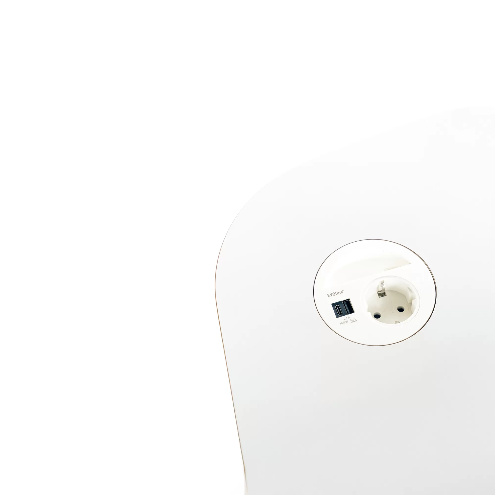 EVOline Circle bietet eine flächenbündige Elektrifizierung am Arbeitsplatz, optional mit Kabelaufhängung erhältlich. FLÖTOTTO - FLEX Kollektion